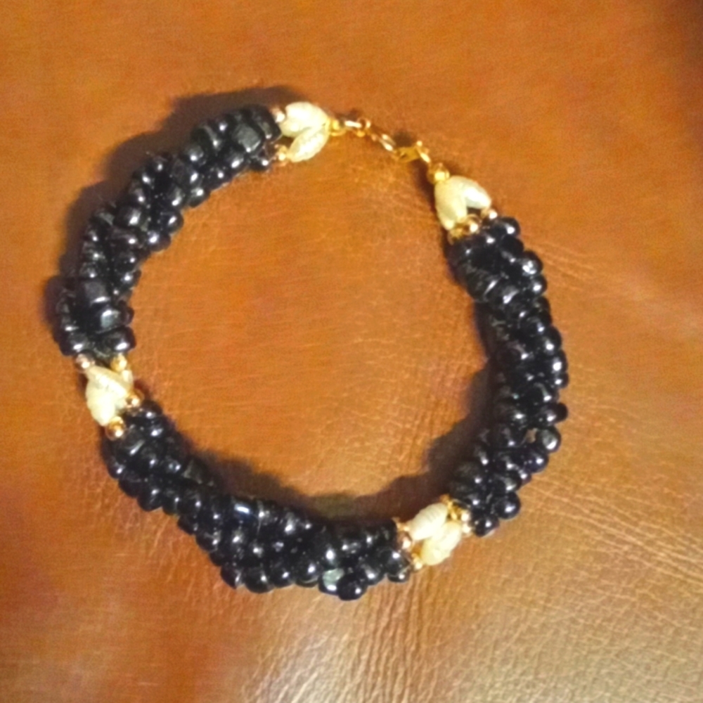 Handcrafting Hematite and fresh water pearl bracelet.